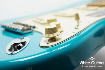 American Professional II Stratocaster - Miami Blue